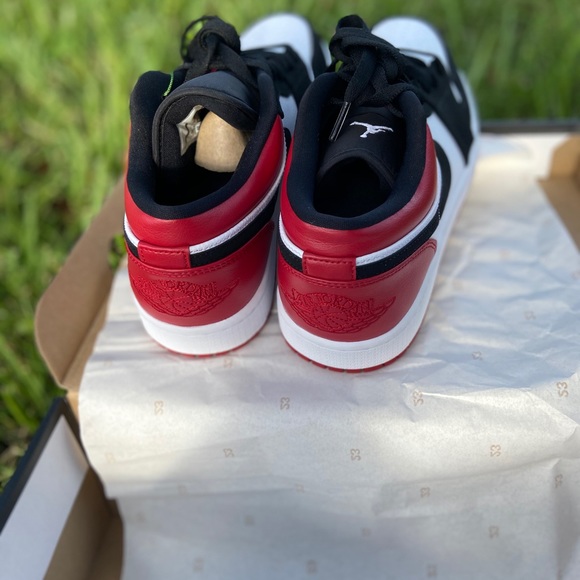 Air Jordan 1 Low Black Toe US Men’s Size 9.5